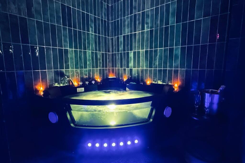 Love Room L' Orientale / Jacuzzi / Sauna Chateau-Landon Dış mekan fotoğraf