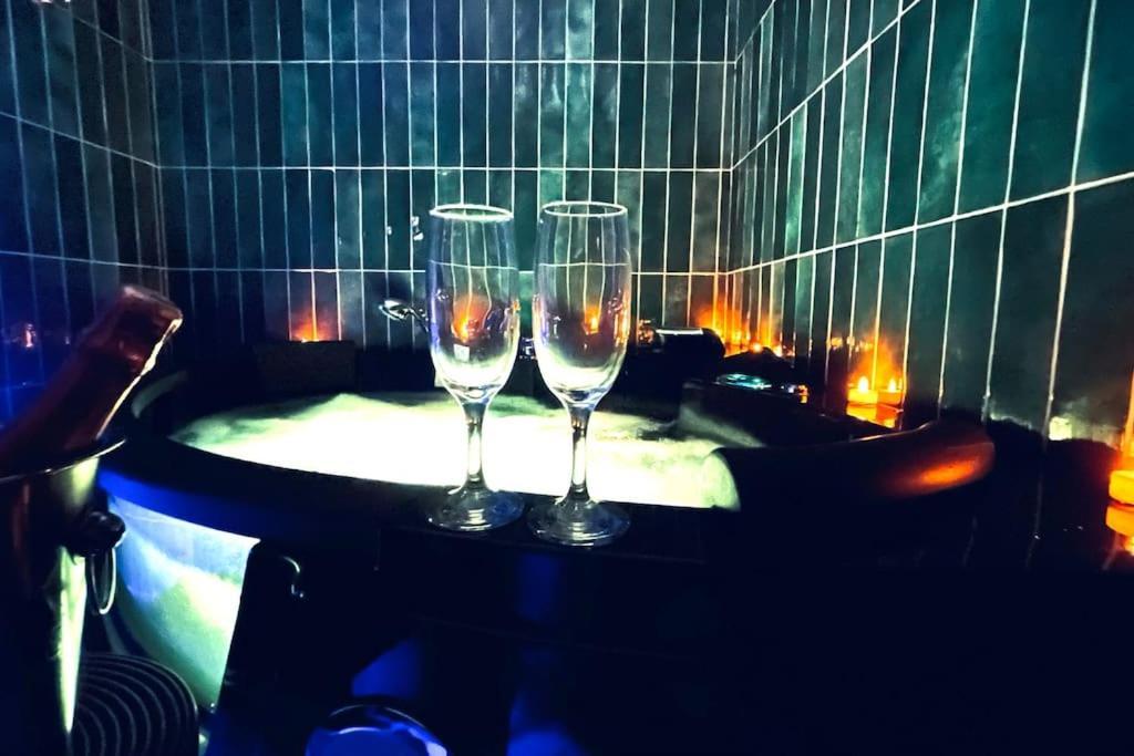 Love Room L' Orientale / Jacuzzi / Sauna Chateau-Landon Dış mekan fotoğraf