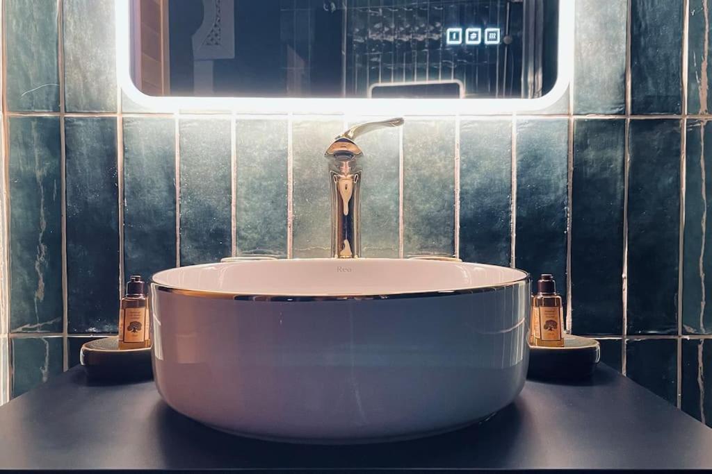 Love Room L' Orientale / Jacuzzi / Sauna Chateau-Landon Dış mekan fotoğraf